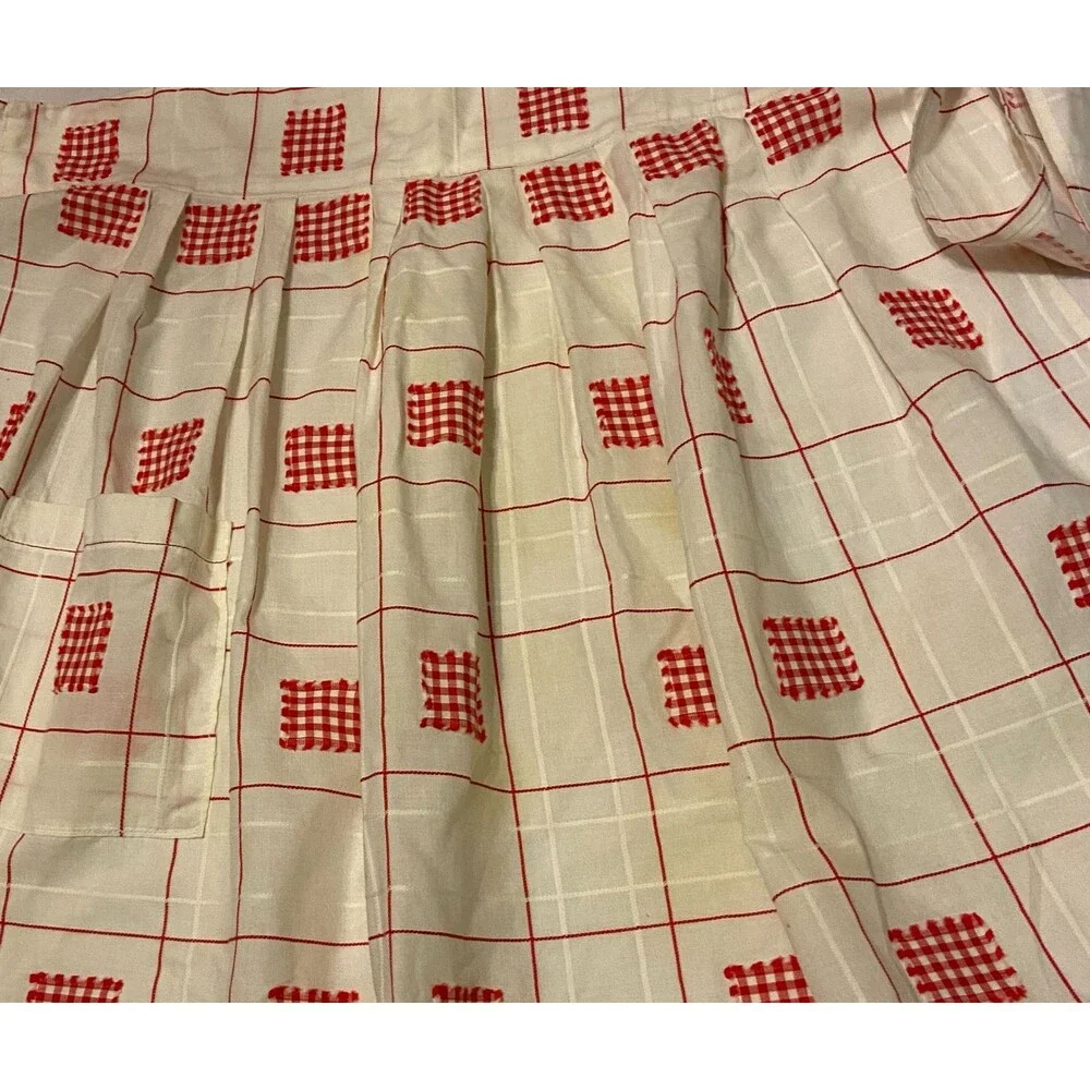 #5743 Womens VTG Handmaden White and Red Checkered Cotton Half Apron with Pocket